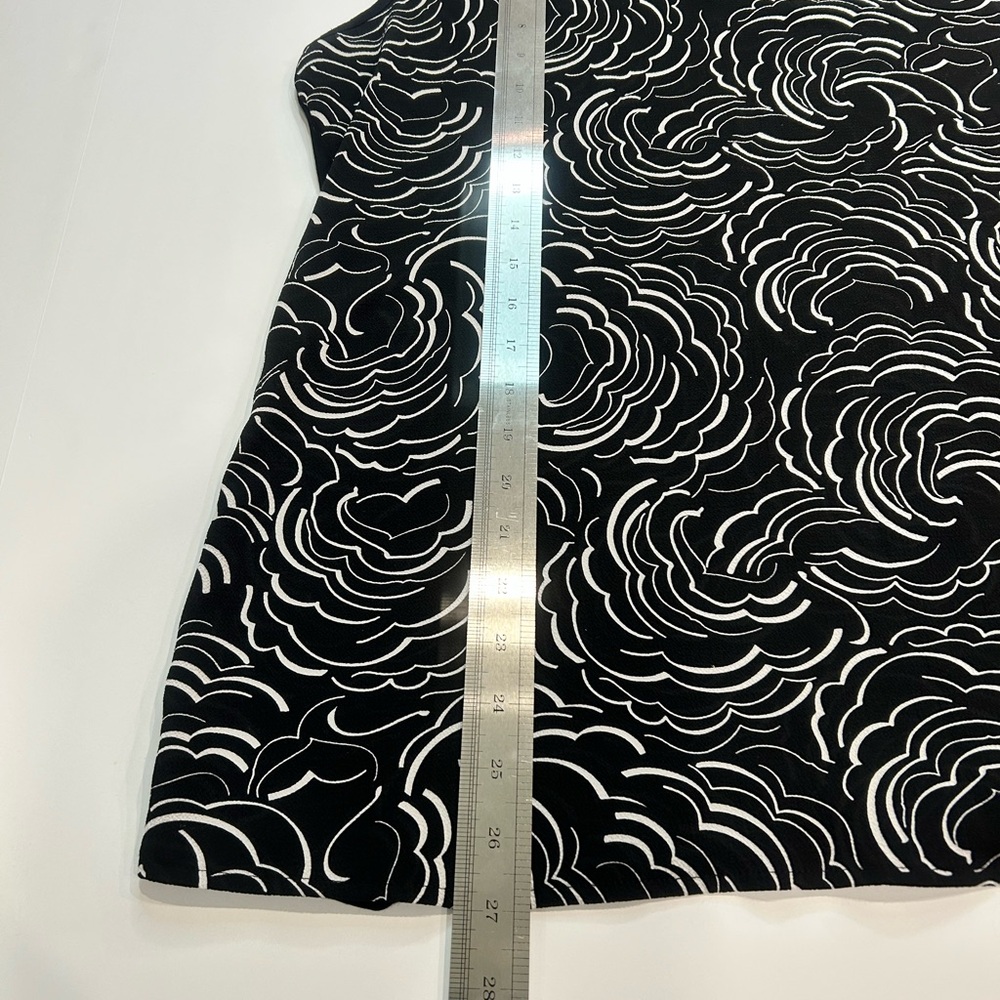 Vince Camuto Sleeveless Blouse Medium Black White Floral V-Neck Work Top - Picture 4 of 6